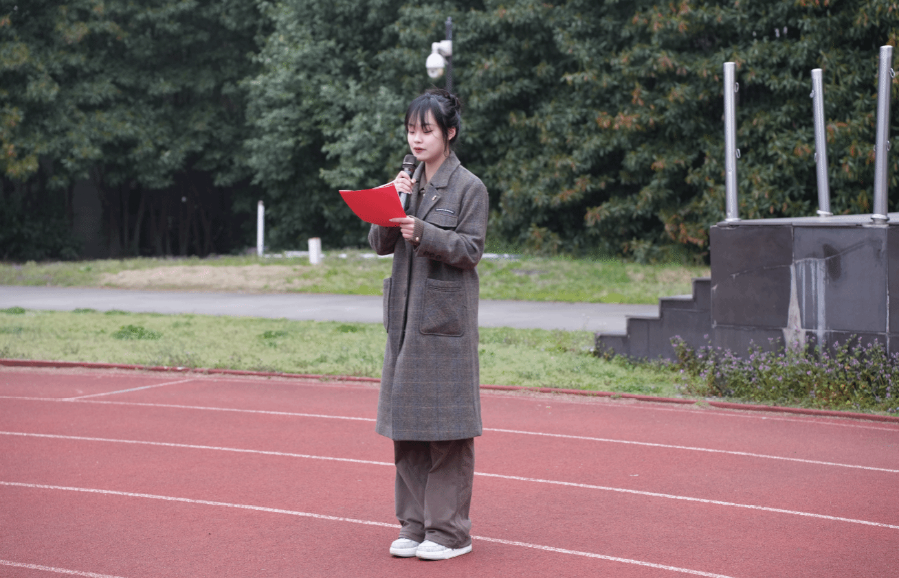 志愿之光耀工院雷锋精神续新篇